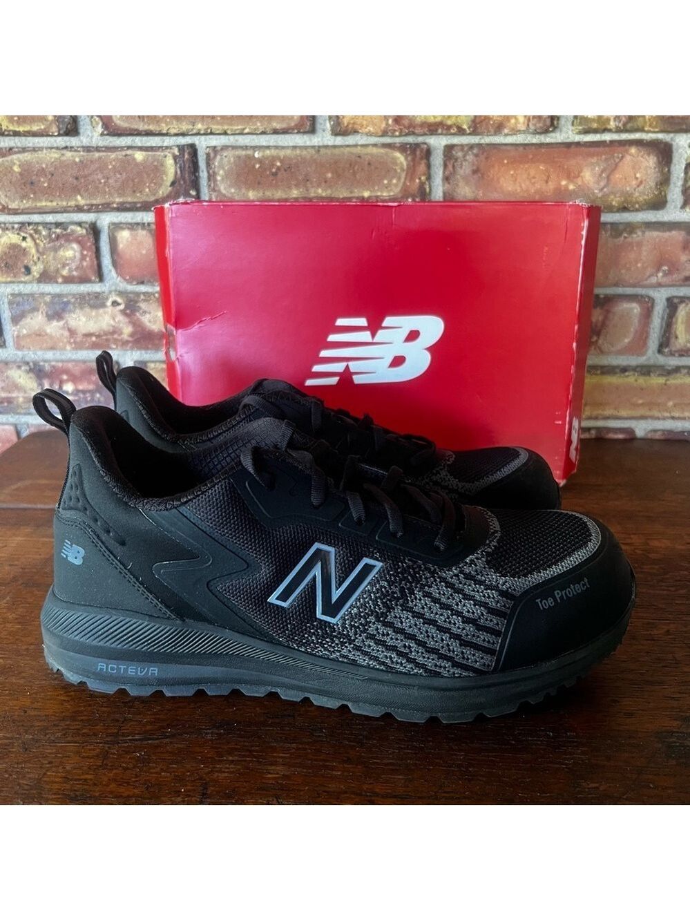 New Balance Men's SpeedWare Comp Toe Work Shoe Size 9.5 #B1546A